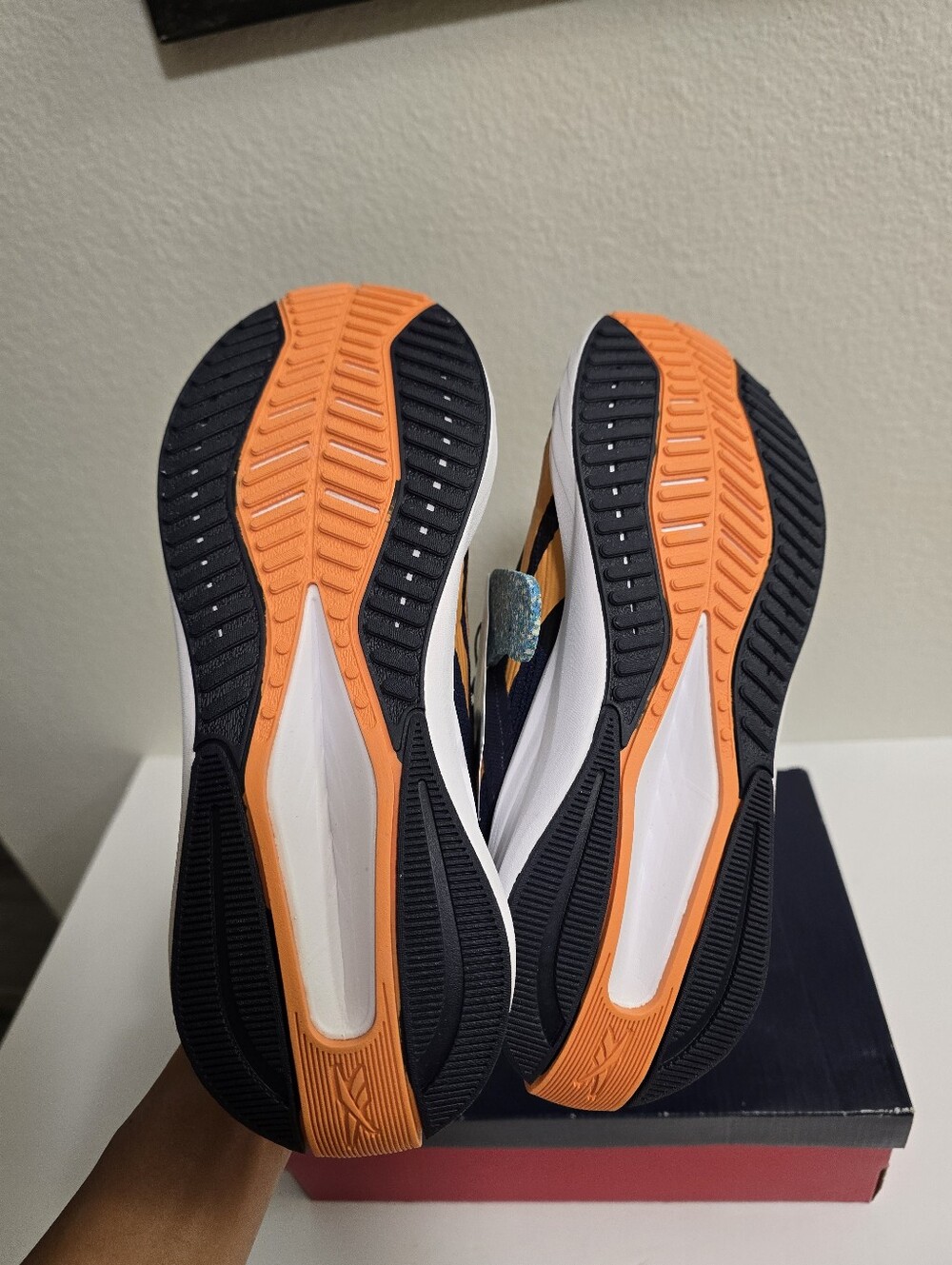Reebok Energen Tech Plus Women Shoes In Vector Navy Ftwr White Peach - Picture 9 of 12